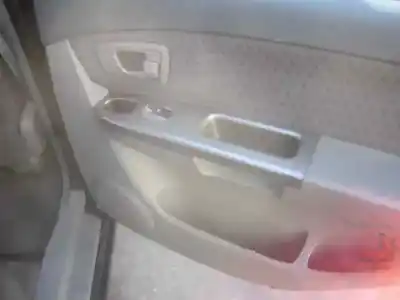 Véhicule à la ferraille kia carens 2.0 crdi ex monovolumen de l'année 2004 alimenté d4ea