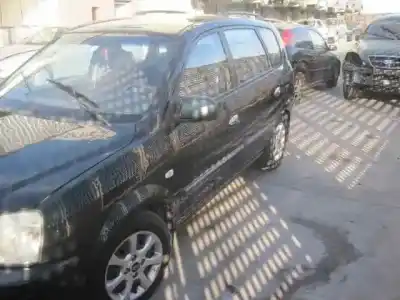 Véhicule à la ferraille kia carens 2.0 crdi ex monovolumen de l'année 2004 alimenté d4ea