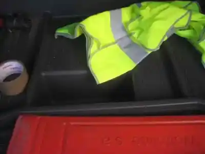Véhicule à la ferraille kia carens 2.0 crdi ex monovolumen de l'année 2004 alimenté d4ea