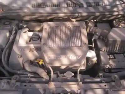 Véhicule à la ferraille kia carens 2.0 crdi ex monovolumen de l'année 2004 alimenté d4ea