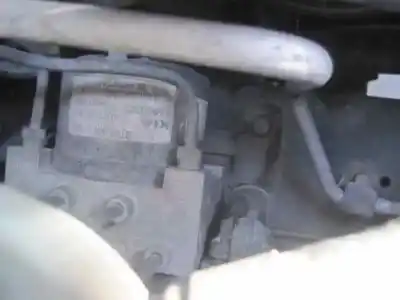 Véhicule à la ferraille kia carens 2.0 crdi ex monovolumen de l'année 2004 alimenté d4ea