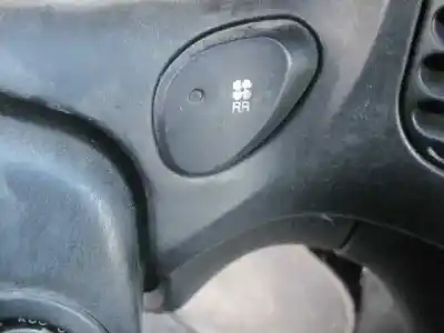 Здавання транспортного засобу hyundai h 1 h 1 furg.caja cerr.c. puerta року 2003 потужний 4cb