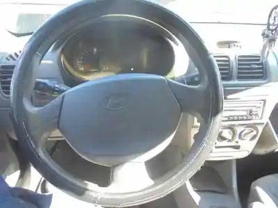Scrapping Vehicle hyundai accent (lc) gl 4p of the year 2001 powered g4ea