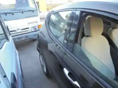 Sloopvoertuig lancia ypsilon (402) gold van het jaar 2013 aangedreven 199b1000
