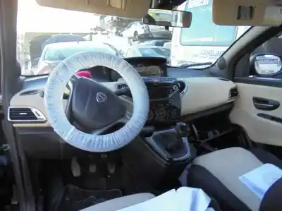 Véhicule à la ferraille lancia                                             ypsilon (402)                                                                                                                                                                                                                                              gold                                                                                                                                                                                                                                                       de l'année 2013 alimenté 199b1000