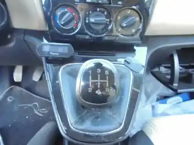 Véhicule à la ferraille lancia                                             ypsilon (402)                                                                                                                                                                                                                                              gold                                                                                                                                                                                                                                                       de l'année 2013 alimenté 199b1000
