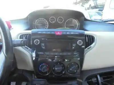 Véhicule à la ferraille lancia                                             ypsilon (402)                                                                                                                                                                                                                                              gold                                                                                                                                                                                                                                                       de l'année 2013 alimenté 199b1000