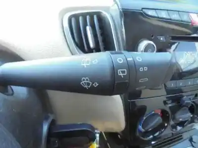 Véhicule à la ferraille lancia                                             ypsilon (402)                                                                                                                                                                                                                                              gold                                                                                                                                                                                                                                                       de l'année 2013 alimenté 199b1000