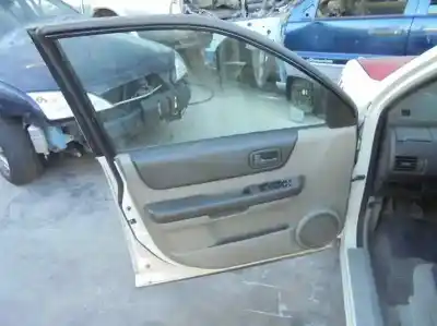 Véhicule à la ferraille nissan x-trail (t30) comfort de l'année 2006 alimenté yd22eti