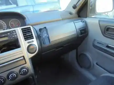 Véhicule à la ferraille nissan x-trail (t30) comfort de l'année 2006 alimenté yd22eti