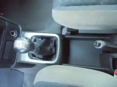 Véhicule à la ferraille nissan x-trail (t30) comfort de l'année 2006 alimenté yd22eti