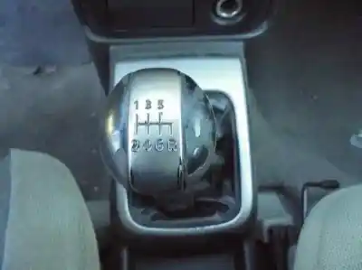 Véhicule à la ferraille nissan x-trail (t30) comfort de l'année 2006 alimenté yd22eti