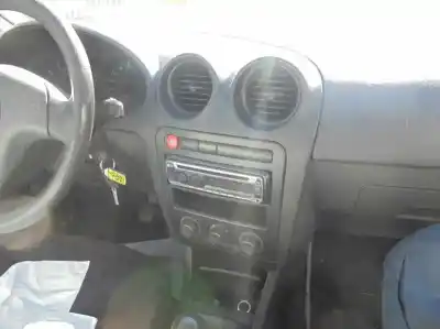 Véhicule à la ferraille seat cordoba berlina (6l2) reference de l'année 2004 alimenté bby