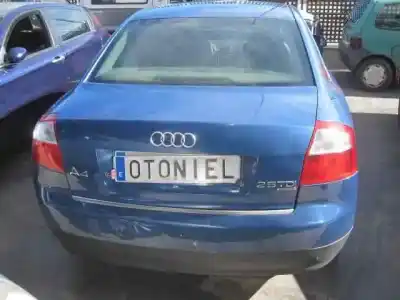 Sloopvoertuig AUDI A4 BERLINA (8E) 2.5 V6 24V TDI van het jaar 2001 aangedreven AKE