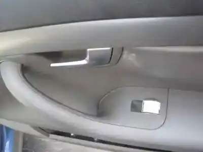Sloopvoertuig audi a4 berlina (8e) 2.5 v6 24v tdi van het jaar 2001 aangedreven ake