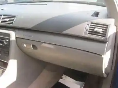 Sloopvoertuig audi a4 berlina (8e) 2.5 v6 24v tdi van het jaar 2001 aangedreven ake