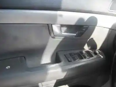 Sloopvoertuig audi a4 berlina (8e) 2.5 v6 24v tdi van het jaar 2001 aangedreven ake
