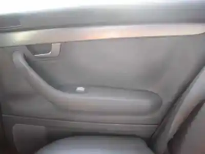 Sloopvoertuig audi a4 berlina (8e) 2.5 v6 24v tdi van het jaar 2001 aangedreven ake