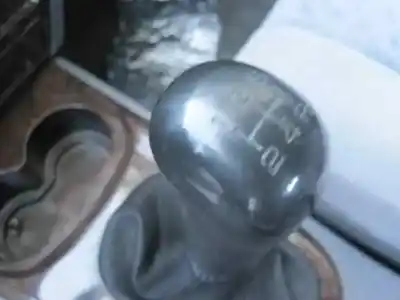 Véhicule à la ferraille kia joice 2.0 cat de l'année 2002 alimenté g4cp