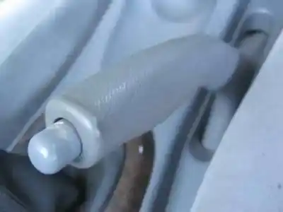 Véhicule à la ferraille kia joice 2.0 cat de l'année 2002 alimenté g4cp