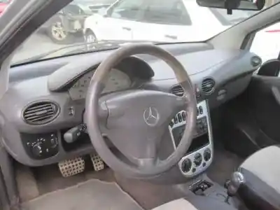 Здавання транспортного засобу mercedes-benz clase a (w168) 210 evolution (168.035) року 2003 потужний m166995