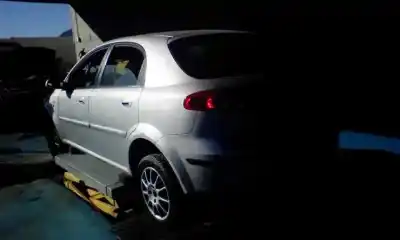 Vehicul casat chevrolet lacetti cdx al anului 2005 alimentat f16d3