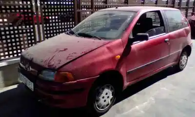 Veículo de Sucata FIAT PUNTO BERLINA (176) * do ano 1999 alimentado 176B4000