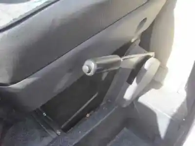 Здавання транспортного засобу citroen jumper combi (1) 31 c d 4x4 confort ntz. 1400 року 2001 потужний d-t9a