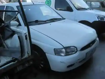 Véhicule à la ferraille ford                                               escort berl./turnier                                                                                                                                                                                                                                       valore berlina                                                                                                                                                                                                                                             de l'année 1996 alimenté rtf