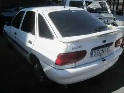 Véhicule à la ferraille ford                                               escort berl./turnier                                                                                                                                                                                                                                       valore berlina                                                                                                                                                                                                                                             de l'année 1996 alimenté rtf