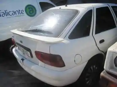 Véhicule à la ferraille ford                                               escort berl./turnier                                                                                                                                                                                                                                       valore berlina                                                                                                                                                                                                                                             de l'année 1996 alimenté rtf