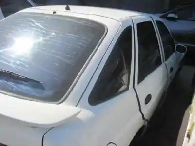 Véhicule à la ferraille ford                                               escort berl./turnier                                                                                                                                                                                                                                       valore berlina                                                                                                                                                                                                                                             de l'année 1996 alimenté rtf
