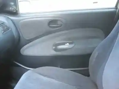 Véhicule à la ferraille ford                                               escort berl./turnier                                                                                                                                                                                                                                       valore berlina                                                                                                                                                                                                                                             de l'année 1996 alimenté rtf