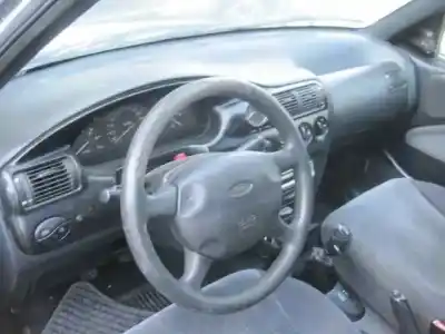Véhicule à la ferraille ford                                               escort berl./turnier                                                                                                                                                                                                                                       valore berlina                                                                                                                                                                                                                                             de l'année 1996 alimenté rtf