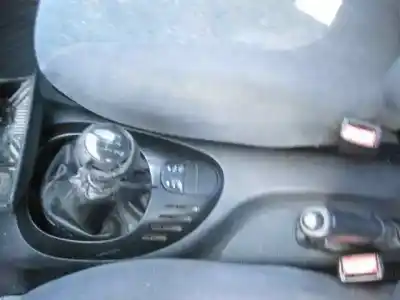Véhicule à la ferraille ford                                               escort berl./turnier                                                                                                                                                                                                                                       valore berlina                                                                                                                                                                                                                                             de l'année 1996 alimenté rtf