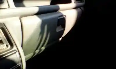 Здавання транспортного засобу ford fiesta berl./courier si року 1990 потужний gu