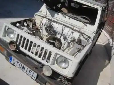 Véhicule à la ferraille suzuki santana sj-410 de l'année 0 alimenté 