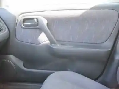 Véhicule à la ferraille nissan primera berlina (p11) 2.0 navigation de l'année 1998 alimenté ga16