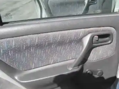 Véhicule à la ferraille nissan primera berlina (p11) 2.0 navigation de l'année 1998 alimenté ga16