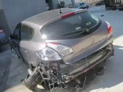 Véhicule à la ferraille renault megane iii berlina 5 p bose edition de l'année 2013 alimenté k9k a636