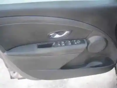 Véhicule à la ferraille renault megane iii berlina 5 p bose edition de l'année 2013 alimenté k9k a636