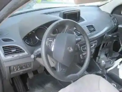 Véhicule à la ferraille renault megane iii berlina 5 p bose edition de l'année 2013 alimenté k9k a636