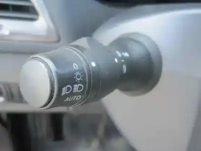 Véhicule à la ferraille renault megane iii berlina 5 p bose edition de l'année 2013 alimenté k9k a636
