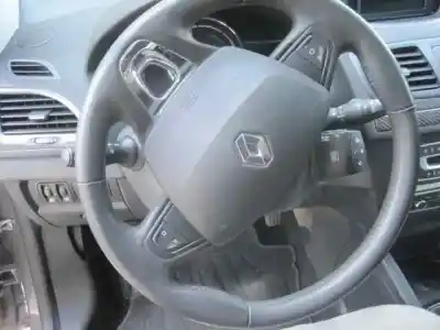 Véhicule à la ferraille renault megane iii berlina 5 p bose edition de l'année 2013 alimenté k9k a636