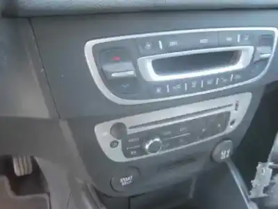 Véhicule à la ferraille renault megane iii berlina 5 p bose edition de l'année 2013 alimenté k9k a636