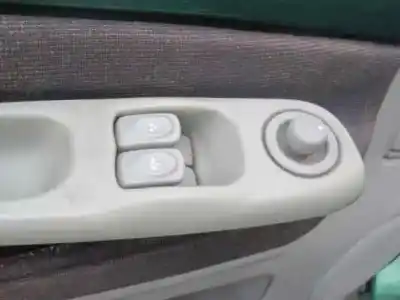 Здавання транспортного засобу renault twingo (co6) 1.2 alize року 2002 потужний d4f a7