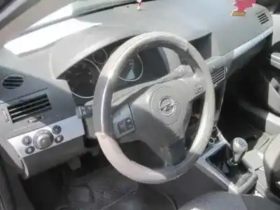 Здавання транспортного засобу opel astra h berlina cosmo року 2005 потужний z17dth