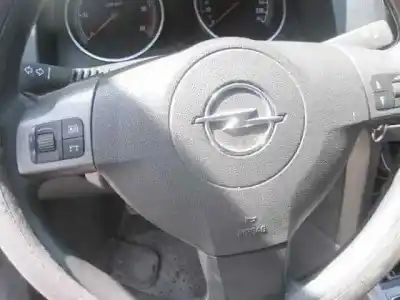 Здавання транспортного засобу opel astra h berlina cosmo року 2005 потужний z17dth