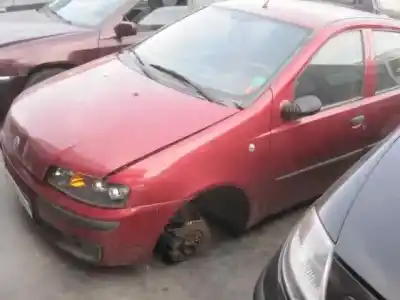 Veicolo di demolizione fiat punto berlina (188) 1.9 jtd active dell'anno 2002 alimentato 188a7000