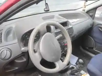 Veicolo di demolizione fiat punto berlina (188) 1.9 jtd active dell'anno 2002 alimentato 188a7000